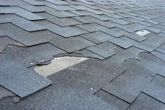 Tips to Minimize Emergency Roofing Damage with Proven Help 4 tips to minimize emergency roofing damage